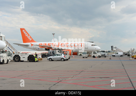 EasyJet aeroplani a Berlino Schoenefeld Germania Foto Stock