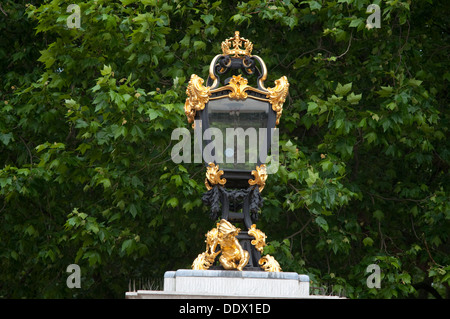 Inghilterra, Londra, cancelli per Green Park nelle vicinanze del Palazzo di Buckingham Foto Stock