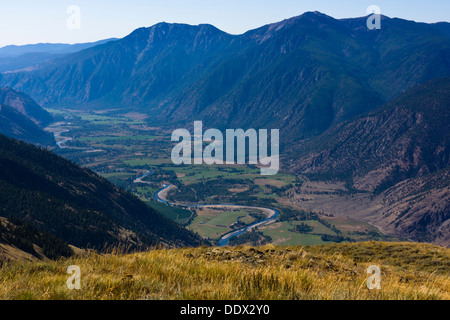 Vista su Similkameen Valley da Chopaka Lookout, Testalinden sentiero escursionistico, Sud Okanagan praterie Area Protetta, BC, Canada. Foto Stock