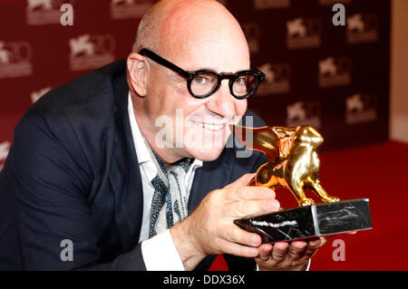 Venezia, Italia. 07Th Sep, 2013. Gianfranco Rosi con il Leone dâ Oro per il miglior film 'Sacro GRA' durante i vincitori del premio photocall al settantesimo Venice International Film Festival nel mese di settembre 07, 2013 Credit: dpa picture alliance/Alamy Live News Foto Stock