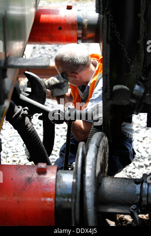 Controllo e regolazione dei tiranti e wirele Gwili Railway - Rheilffordd Ager y Gwili Haulwen 0-6-0 serbatoio a sella motore a vapore Foto Stock