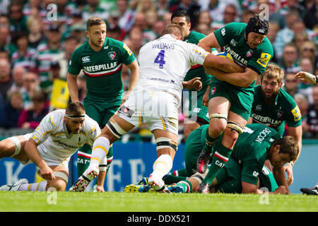 Leicester, Regno Unito. 8 Sep, 2013. Azione dalla Aviva Premiership match tra Leicester Tigers e Worcester Warriors ha giocato a Welford Road, Leicester Credit: Graham Wilson/Alamy Live News Foto Stock
