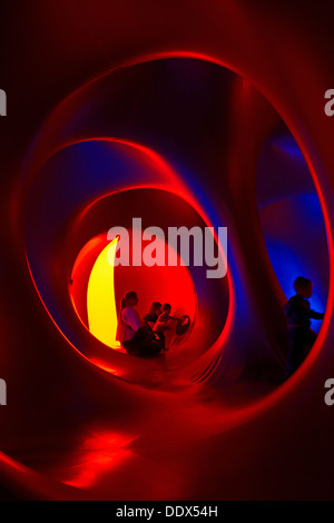 All'interno dell'Amococo Luminarium di Bournemouth, Dorset UK, a settembre Foto Stock