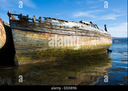 Barche abbandonate a Salen Foto Stock