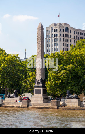 Cleopatra Needle sul terrapieno a Westminster Londra Foto Stock