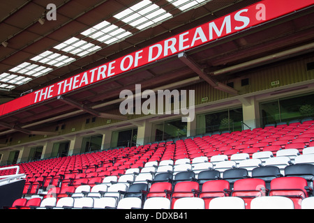 I sedili e il Teatro dei sogni segno a Old Trafford, Manchester United football Stadium. Foto Stock