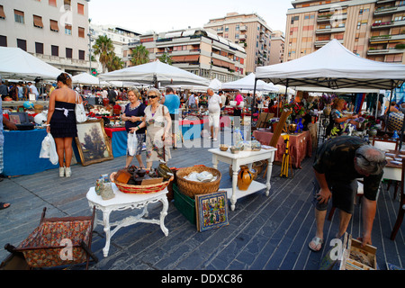 Mercato di antiquariato, Pescara, Italia. Foto Stock