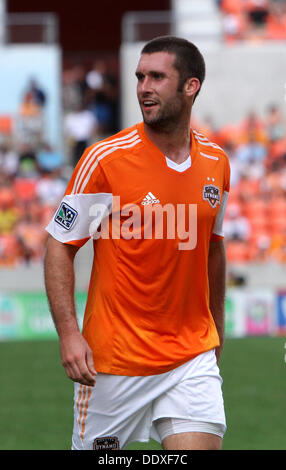 Houston, Texas, Stati Uniti d'America. 8 Sep, 2013. Set 08 2013: Houston dinamo in avanti si Bruin #12 grida al vicino per guardafili laterale durante la MLS di stagione regolare corrispondenza tra la Houston Dynamo e il New York Red Bulls da BBVA Compass Stadium di Houston, TX. Credito: csm/Alamy Live News Foto Stock