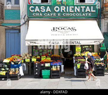 Casa Oriental fruttivendolo, centrale di Porto, Portogallo Foto Stock