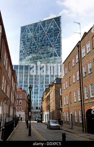 Guardando lungo Folgate Street, Spitalfields , a Broadgate Tower, Bishopsgate, City of London, Londra, Regno Unito Foto Stock
