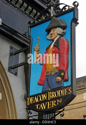 Deacon Brodies Tavern segno, Royal Mile, EDN, città di Edimburgo, Scozia, Regno Unito Foto Stock