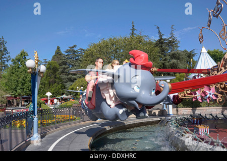 Dumbo Flying corse di elefanti, Disneyland, Anaheim California Foto Stock