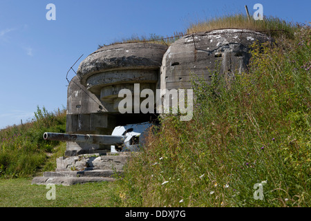 Grande WW2 bunker con il cannone a Bangsbo, Danimarca. Foto Stock