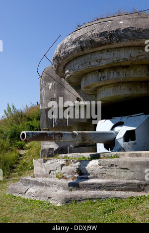 Grande WW2 bunker con il cannone a Bangsbo, Danimarca. Foto Stock