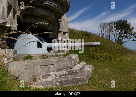 Grande WW2 bunker con il cannone a Bangsbo, Danimarca. Foto Stock