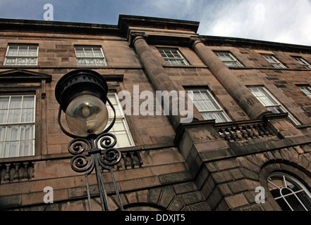 Edifici da Edinburgh New Town, architettura classica, lampade stradali , Lothian, Scozia, Regno Unito Foto Stock