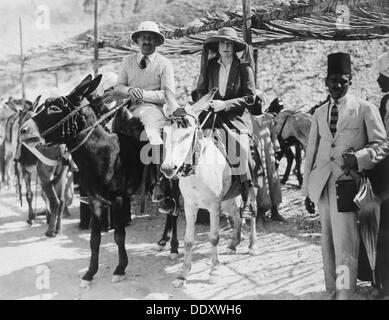 I visitatori della tomba di Tutankhamon, Valle dei Re, Egitto, 1922. Artista: Harry Burton Foto Stock