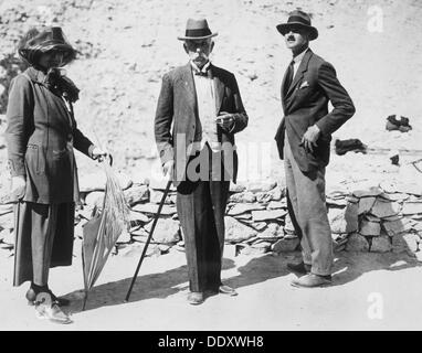 I visitatori della tomba di Tutankhamon, Valle dei Re, Egitto, 1923. Artista: Harry Burton Foto Stock