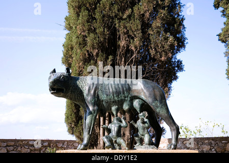 Statua della lupa allatta Romolo e Remo, Tarragona Catalogna, 2007. Artista: Samuel Magal Foto Stock