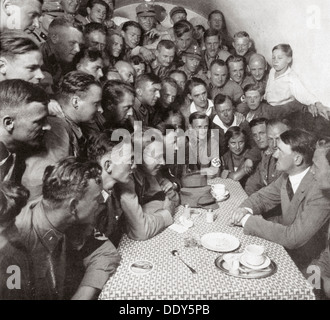 "La suprema SA leader Adolf Hitler con i suoi camerati', 1938. Artista: sconosciuto Foto Stock