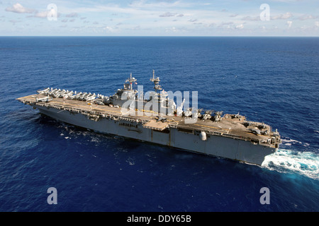 US Navy Amphibious Assault nave USS Boxer in corso 5 settembre 2013 nell'Oceano Pacifico. Foto Stock