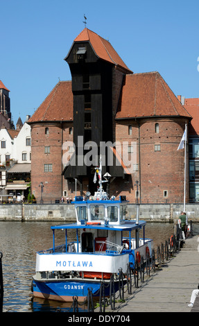 La gru a porta con il fiume Motlawa e il porto Foto Stock