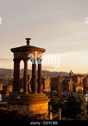 Edinburgh, Calton Hill, Dugald Stewart monumento al tramonto, Scotland Regno Unito Foto Stock