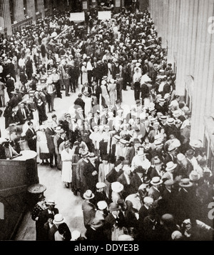 I depositanti dell'Unione Trust Company, Cleveland, Ohio, USA, Grande Depressione, luglio 1933. Artista: sconosciuto