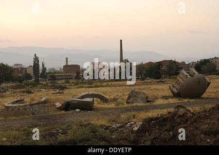 Repubblica di Albania. Korce. Bunker di cemento armato costruito negli anni Sessanta da ordine di Enver Hoxha (1908-1985). Foto Stock