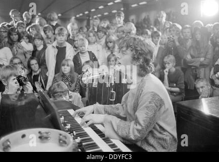 Steve Winwood, cantante con il traffico, in concerto a Landskrona, Svezia, 1967. Artista: sconosciuto Foto Stock