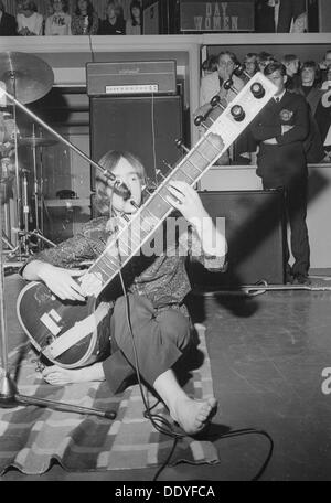 Dave Mason, chitarrista con il traffico, in concerto a Landskrona, Svezia, 1967. Artista: sconosciuto Foto Stock