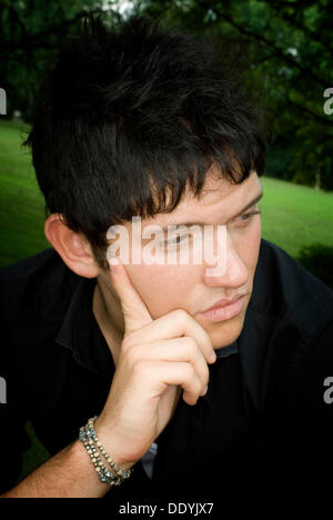 Giovane uomo, premuroso, ritratto Foto Stock