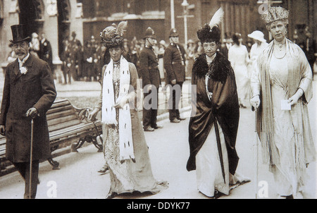 Zarina Maria Fyodorovna della Russia in visita la Gran Bretagna, 1890s. Artista: sconosciuto Foto Stock