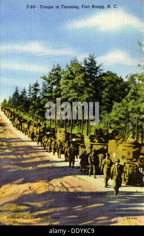 Truppe in formazione, Fort Bragg, North Carolina, Stati Uniti d'America, 1945. Artista: US Army Signal Corps Foto Stock