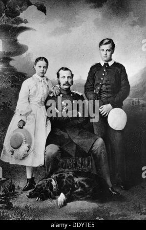 Lo Zar Alessandro II di Russia con sua figlia Maria e figlio Alexei, 1863. Artista: Ivan Fyodorovich Alexandrovsky Foto Stock