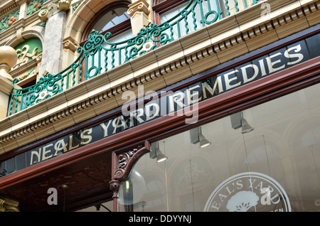 Neal's Yard rimedi shop nel quartiere di Victoria, Leeds, South Yorkshire, Regno Unito Foto Stock