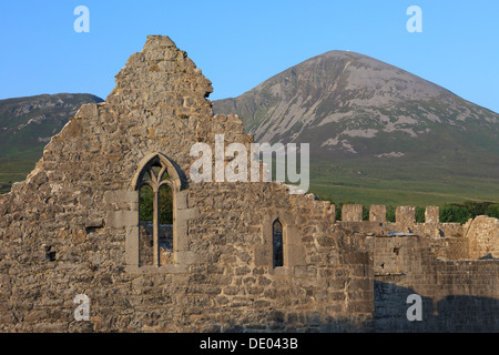 Murrisk Abbey vicino Croagh Patrick (Saint Patrick di montagna), nella contea di Mayo, Irlanda Foto Stock