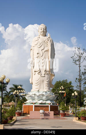 Statua di Buddha nel Vinh Trang Pagoda, My Tho, Delta del Mekong, Vietnam Asia Foto Stock