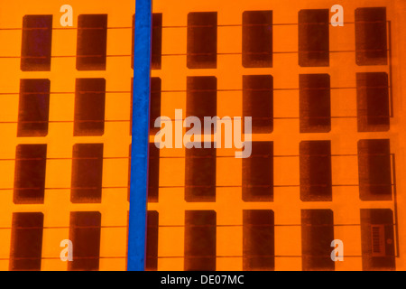 Solar Tree in città solare, quartiere residenziale, Ulm, Baden-Wuerttemberg Foto Stock