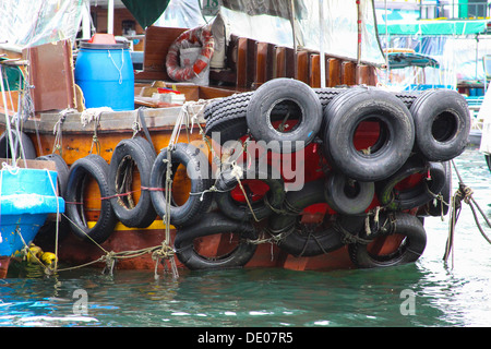 Tanka imbarcazione persone che vivono su barche nel porto di Aberdeen Hong Kong Cina Foto Stock