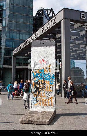 Segmento originale del muro di Berlino e Potsdamer Platz, Berlin Foto Stock