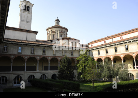 Il Museo della Scienza e della Tecnologia Leonardo da Vinci. Antico monastero di San Vittore al Corpo. Chiostro. Milano. L'Italia. Foto Stock