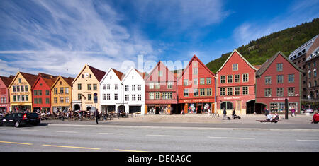 Bryggen sul lato est della baia di Vågen, ex sede anseatica, Norvegia, Scandinavia, Europa Foto Stock