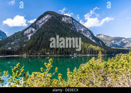 Lago di Braies, lago di Lago di Braies, Braies o Braies Valle di Braies, Dolomiti, provincia di Bolzano, Italia, Europa Foto Stock