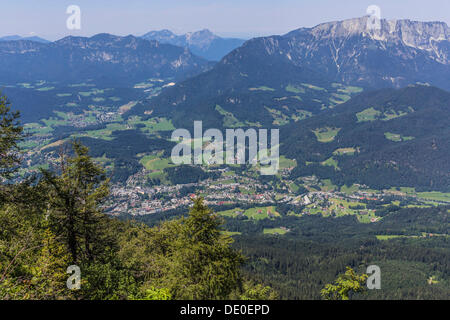 Vista da Kehlsteinhaus, noto come Eagle's Nest, verso Berchtesgaden e le Alpi, Berchtesgadener Land di Baviera Foto Stock