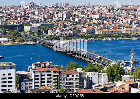 Vista di Istanbul con il Atatuerk e Ponte sul Bosforo come visto dalla Torre di Galata, Istanbul, Turchia Foto Stock