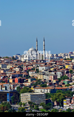 Vista di Istanbul come visto dalla Torre di Galata, la Moschea Sueleymaniye sul retro, Istanbul, Turchia Foto Stock