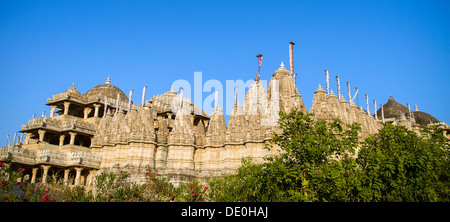 Sun antico tempio di Ranakpur, Rajasthan, India Foto Stock