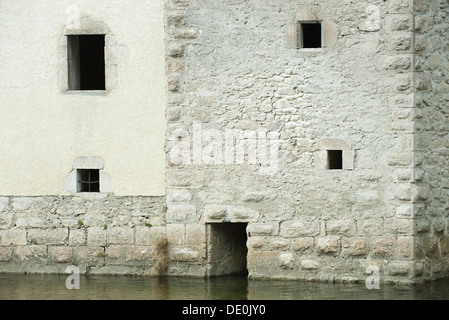 !7 secolo edificio circondato da acqua Foto Stock