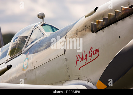 Close-up del cockpit e il cofano del motore di un Supermarine Spitfire Mk IX degli aerei da caccia Foto Stock